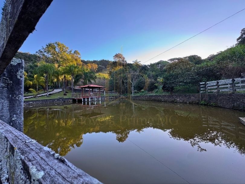 Açude com ponte de travessia